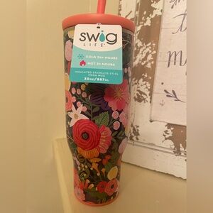 Floral Insulated Tumbler - Swig Life NWT